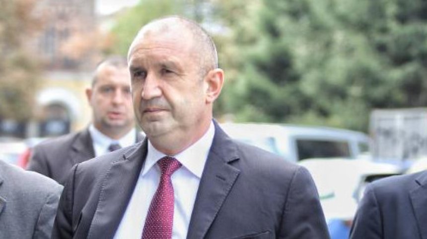 Радев: Правителството да не взима решения под натиска на улицата и протести