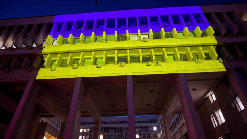 Сградата на МВнР светна в цветовете на Украйна