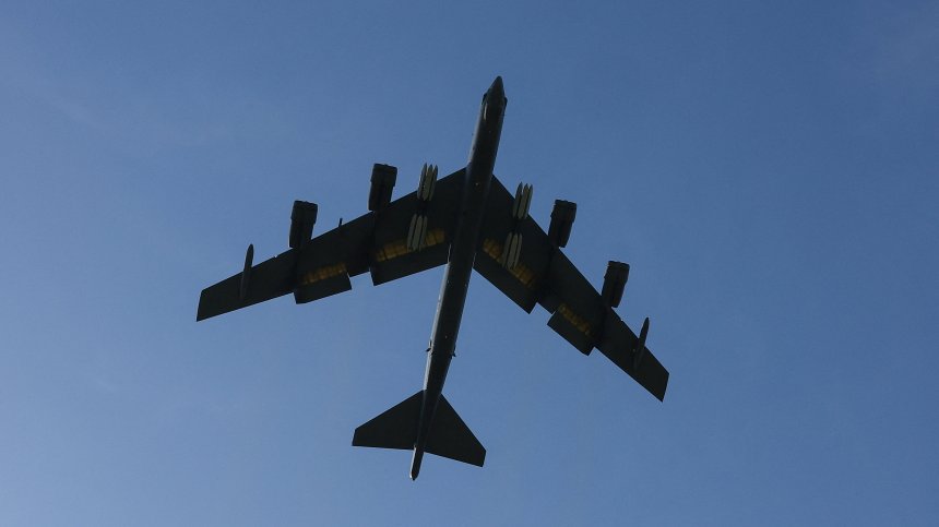 САЩ разполагат хиляди войници в Близкия изток за натиск върху Иран