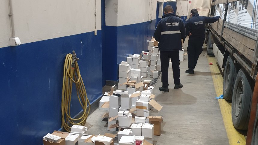 Митничари задържаха 1607 луксозни парфюма на "Дунав мост - Русе"