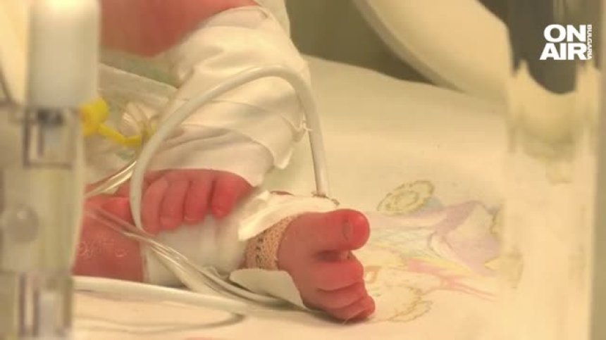 Парамедик сам изроди бебе в линейка в Бургас