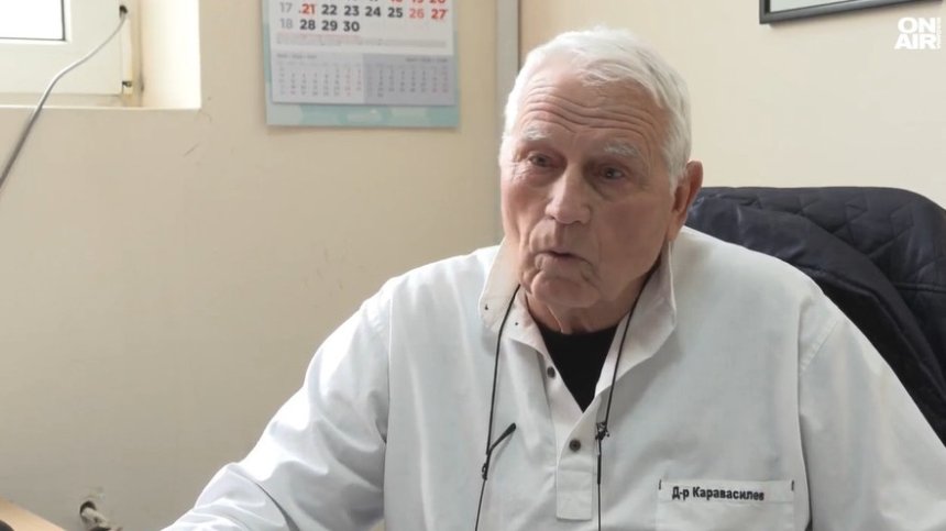 Професия по призвание: Лекар от Хасково преглежда пациенти вече 53 г.