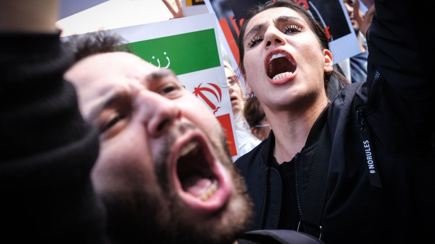 Мистериозна смърт на ученички в Иран: Масови убийства или самоубийства?