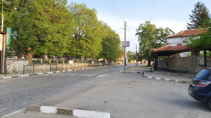Паничерево остана без транспорт, кметът вози хората до лекари и аптеки