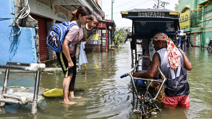 Китай, Непал и Филипините под вода след проливни дъждове (СНИМКИ)