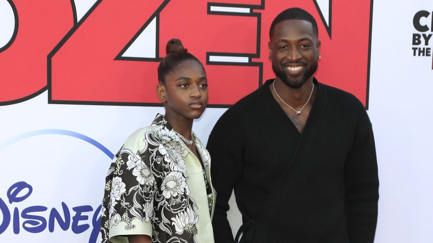 Първа сценична поява като момиче, дъщерята на Дуейн Уейд дефирила в Париж