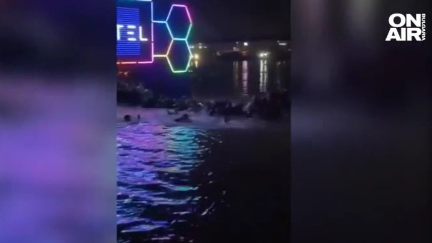 Плаващ нощен клуб потъна в Белград, непълнолетни се озоваха във водите на река Сава