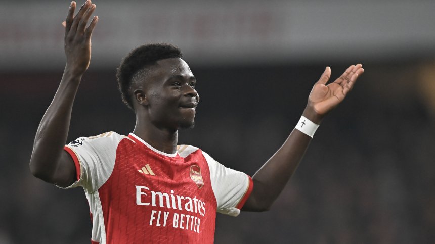 "Арсенал" разгроми Шефийлд" и остана в битката за титлата