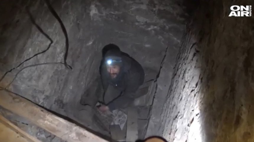 Вече 2 години мъж копае незаконни тунели под главната улица на Пловдив