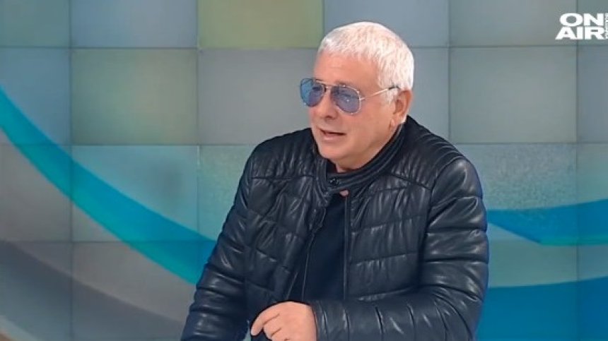 Стенли - част от неочаквано трио с вдъхновяващата песен "Където няма време"