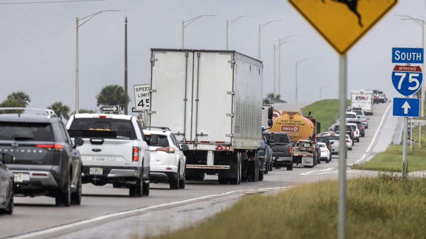 Кметът на Тампа: Това е ковчегът, в който се намирате, евакуирайте се (+ВИДЕО)