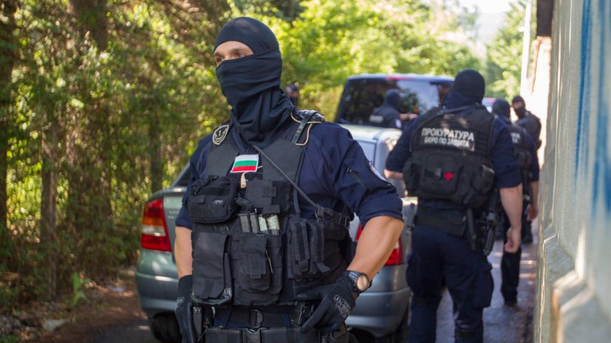 Приближените на Божков следили магистрати и децата им