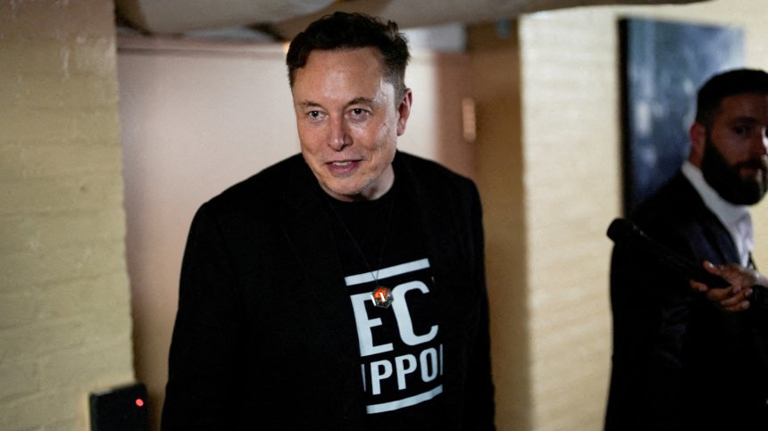 Хакери превзеха светофари в Сан Франциско с гласа на Мъск и Зукърбърг