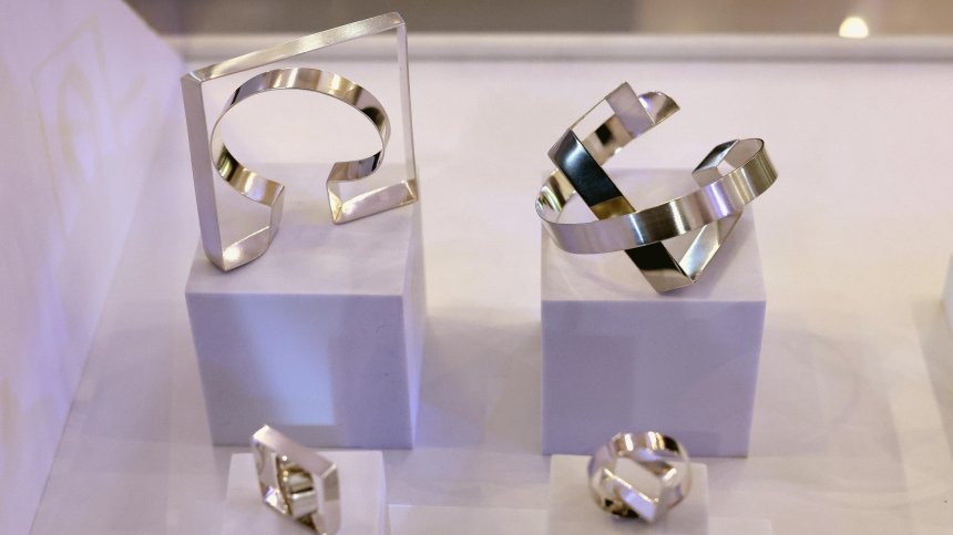 Среброто излиза от сянката на златото