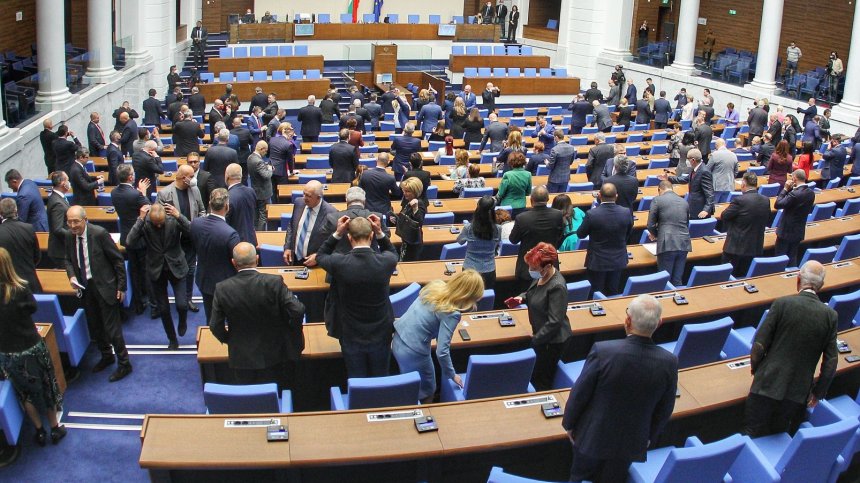 ЦИК обявява депутатските мандати на 6-те партии в парламента
