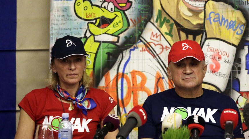 Майката на Джокович: Държат го като затворник, има хлебарки, храната е ужасна