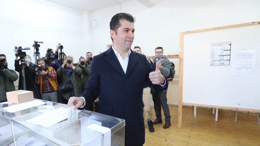 Кирил Петков: Спасител няма, от всеки един зависи бъдещето