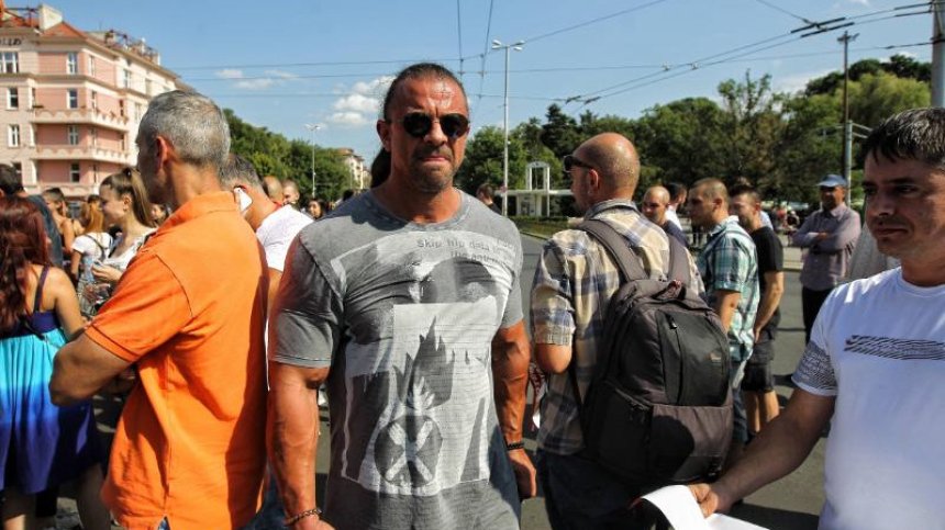 Алибегов отговори на предложението за ограничаване на клиенти без ваксина и тест