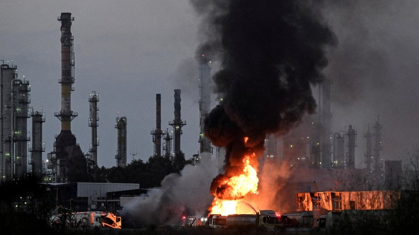 Иран атакува Израел с хиперзвукови ракети, евакуират още българи с гръцки самолети