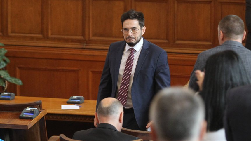 Депутатите на ИТН останаха 19, ще последват ли още хора Кирил Симеонов