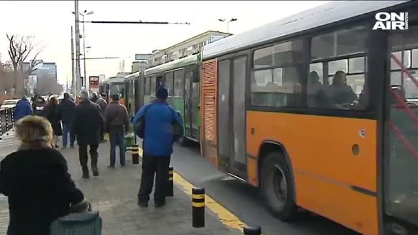 Медици, полицаи, шофьори... - отдадени на професията си и на празниците