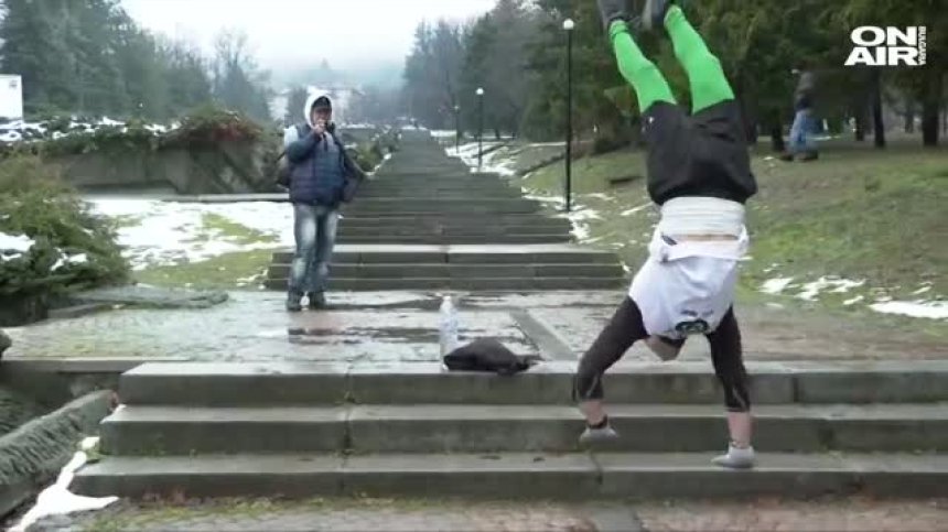 Русенецът, изкачил Шипка на ръце, подобри рекорда си