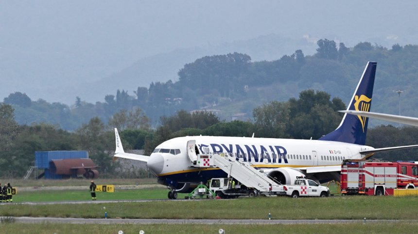Самолет на Ryanair се запали, най-малко 18 души са ранени (ВИДЕО)
