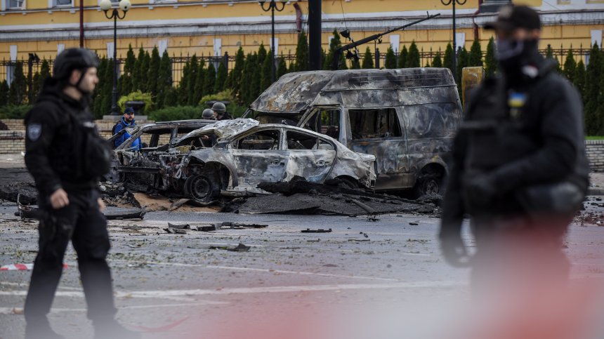 Русия мобилизира войски в Херсон, готви се за сериозна защита