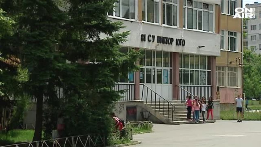 Деветокласник наби учителка в столично училище