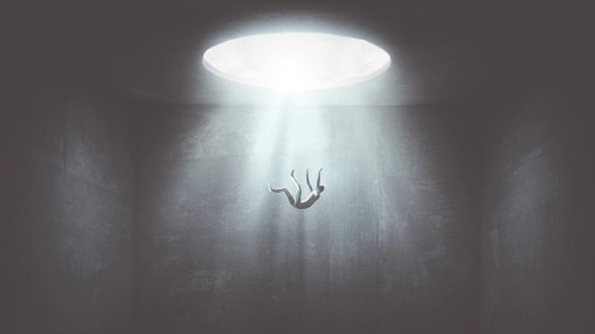 Как да тълкувате сън, в който падате от небето или от скала