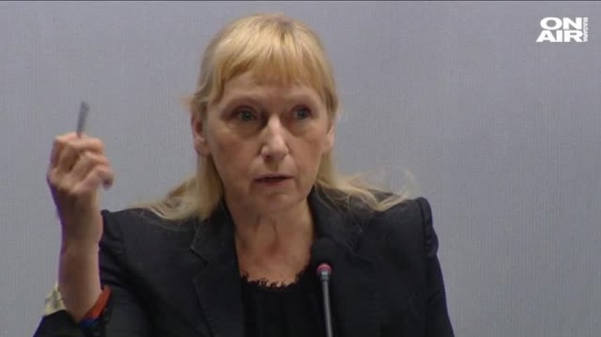 Йончева праща казуса "Ало, Банов съм" в ОЛАФ и Спецпрокуратурата
