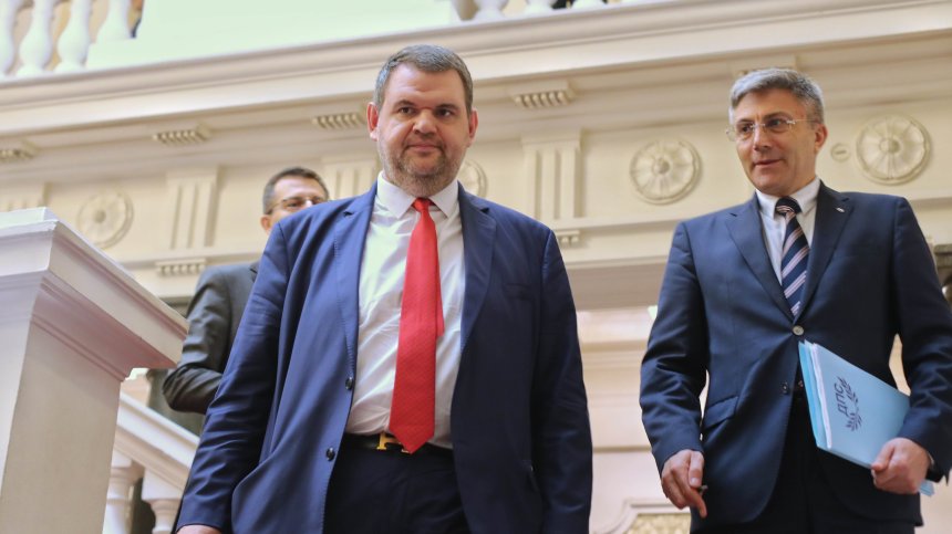 Пеевски към Хинков: Прекратете незабавно изкуствената криза с недостига на инсулин
