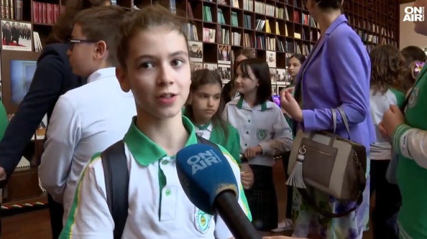 Деца се срещнаха с Румен Радев в президентството: "Библиотеката е най-важното място"