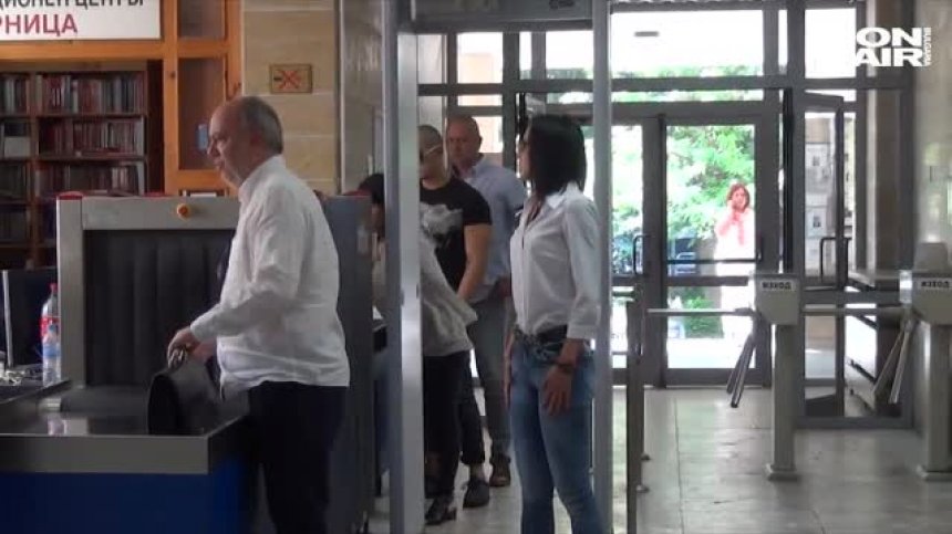 Сълзи, молби и намалена гаранция за "мелачката" на коли в Пловдив