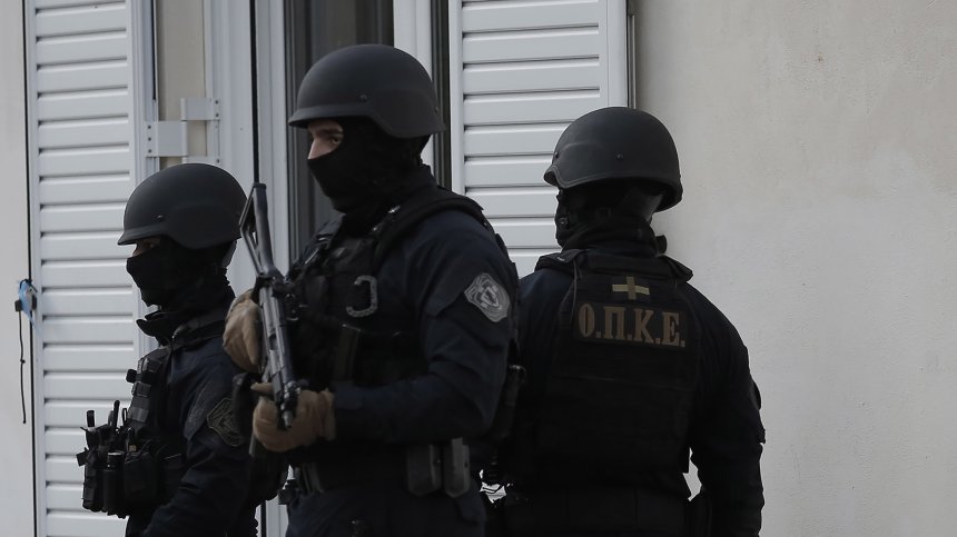 Послание? Бомба порази 5 къщи на руски емигранти край Атина