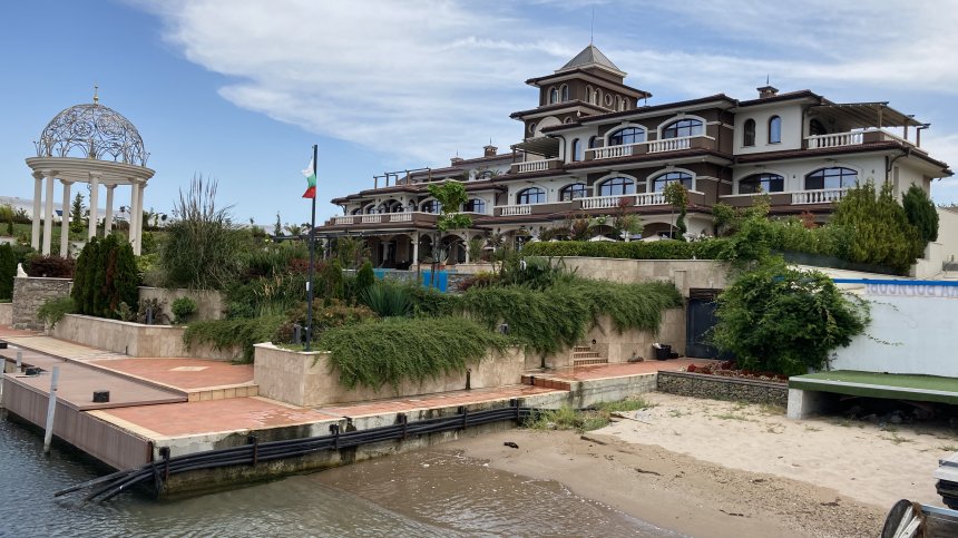 Областният управител на Бургас с позиция за имотен спор на "Росенец", свързан с Доган