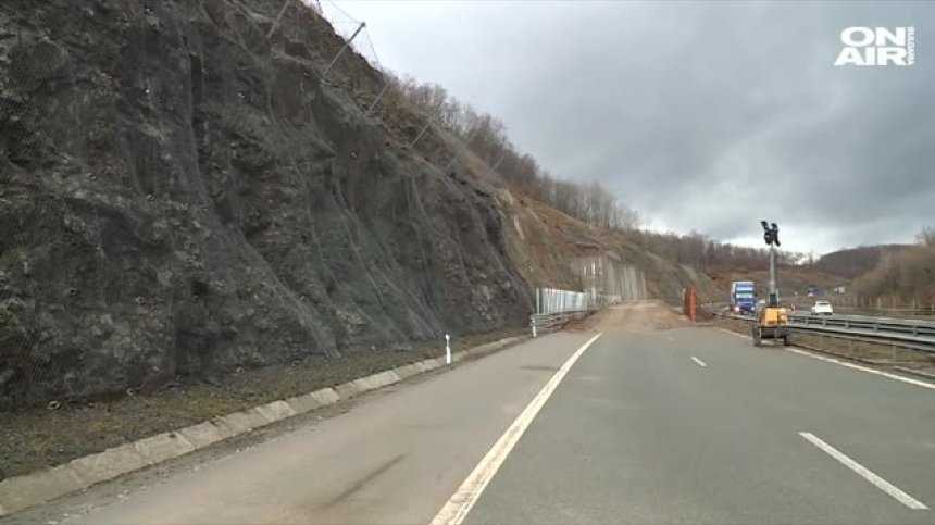 Платното към София по АМ "Люлин" е блокирано от свлачище