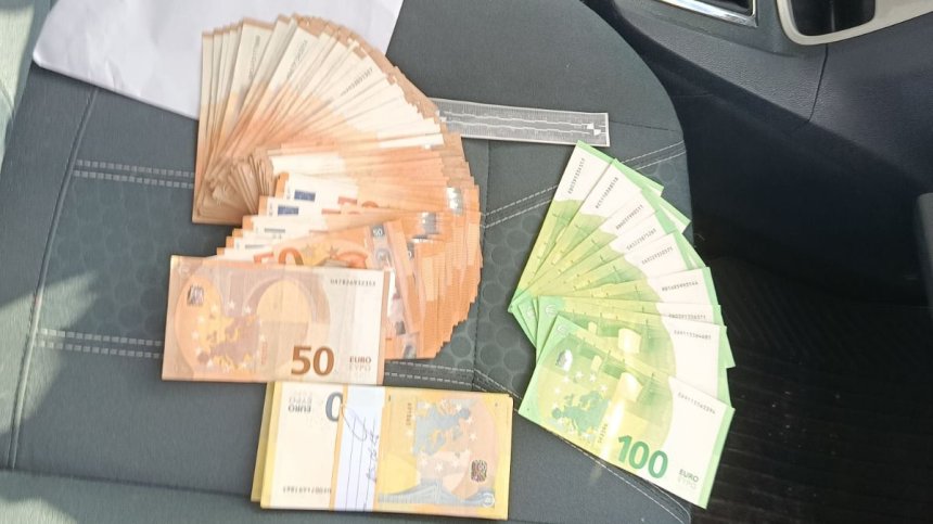 Задържаха двама мъже за схема с кредитни измами