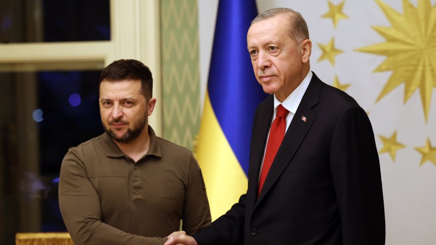Зеленски пристигна в Истанбул за преговори по сделката за износ на украинско зърно
