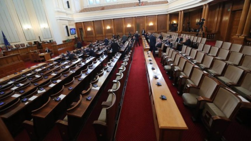 На извънредно заседание парламентът обсъжда с наказанията за домашното насилие