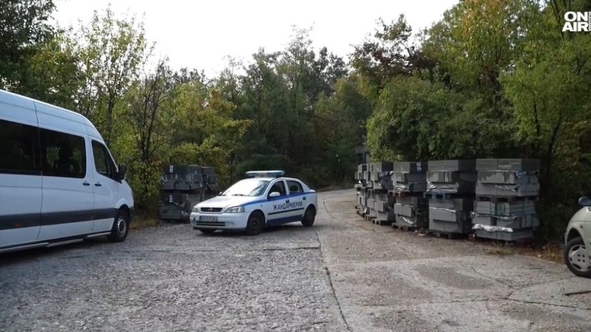 Пожарът в оръжейните складове на ЕМКО е потушен, но безпокойството сред местните остава