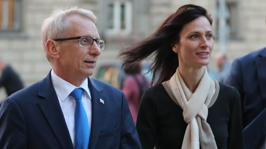 На чия сметка да се пише дерогацията на "Лукойл" - на Денков или на Габриел?