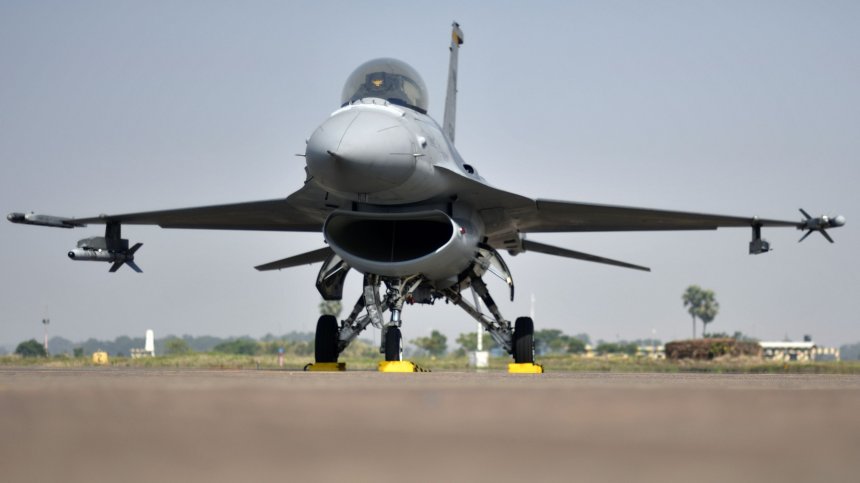 Румънски F-16 прехванаха руски изтребители в зоната на отговорност на НАТО