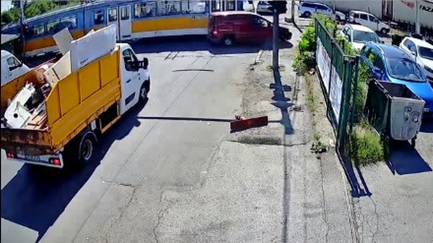 Ватман мачка коли на едно и също място в кв. "Дружба" в София (+ВИДЕО)