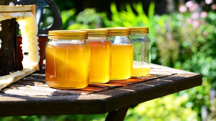 Сериозен проблем е смесването на роден мед с внос, пчелари държат продукция на склад