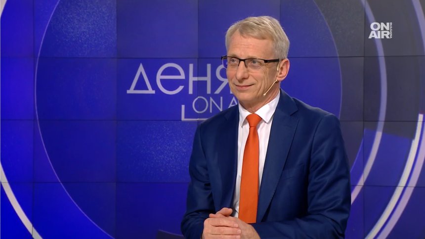 Акад. Денков: Хора получават заплахи да не влизат в листите ни