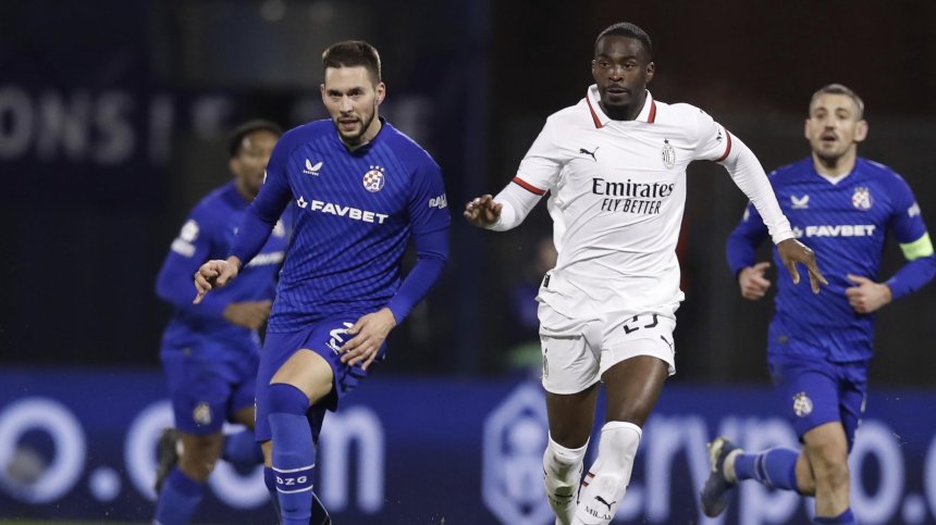 "Милан" падна  от "Динамо" (Загреб), но продължава в Шампионската лига