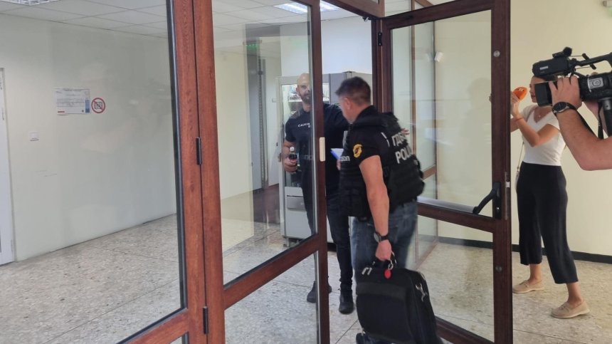 13 души са задържани при акцията на ГДБОП във ВиК - Бургас