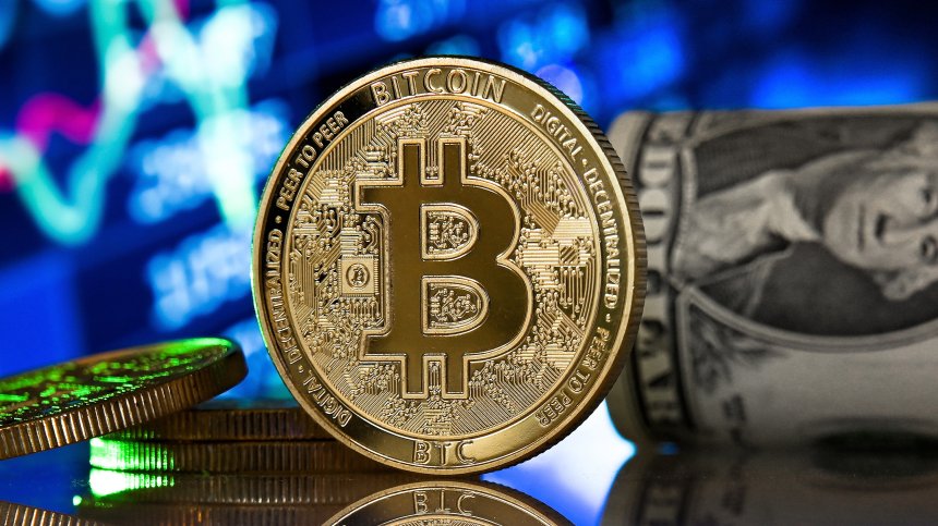 Биткойнът достигна нова рекордна цена от над $64 000