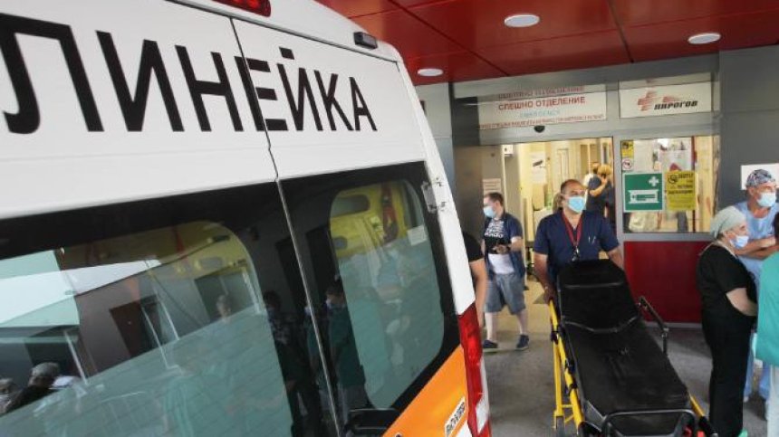 Прегазеният мъж в "Люлин" може да загуби крака си, лекари се борят да го спасят